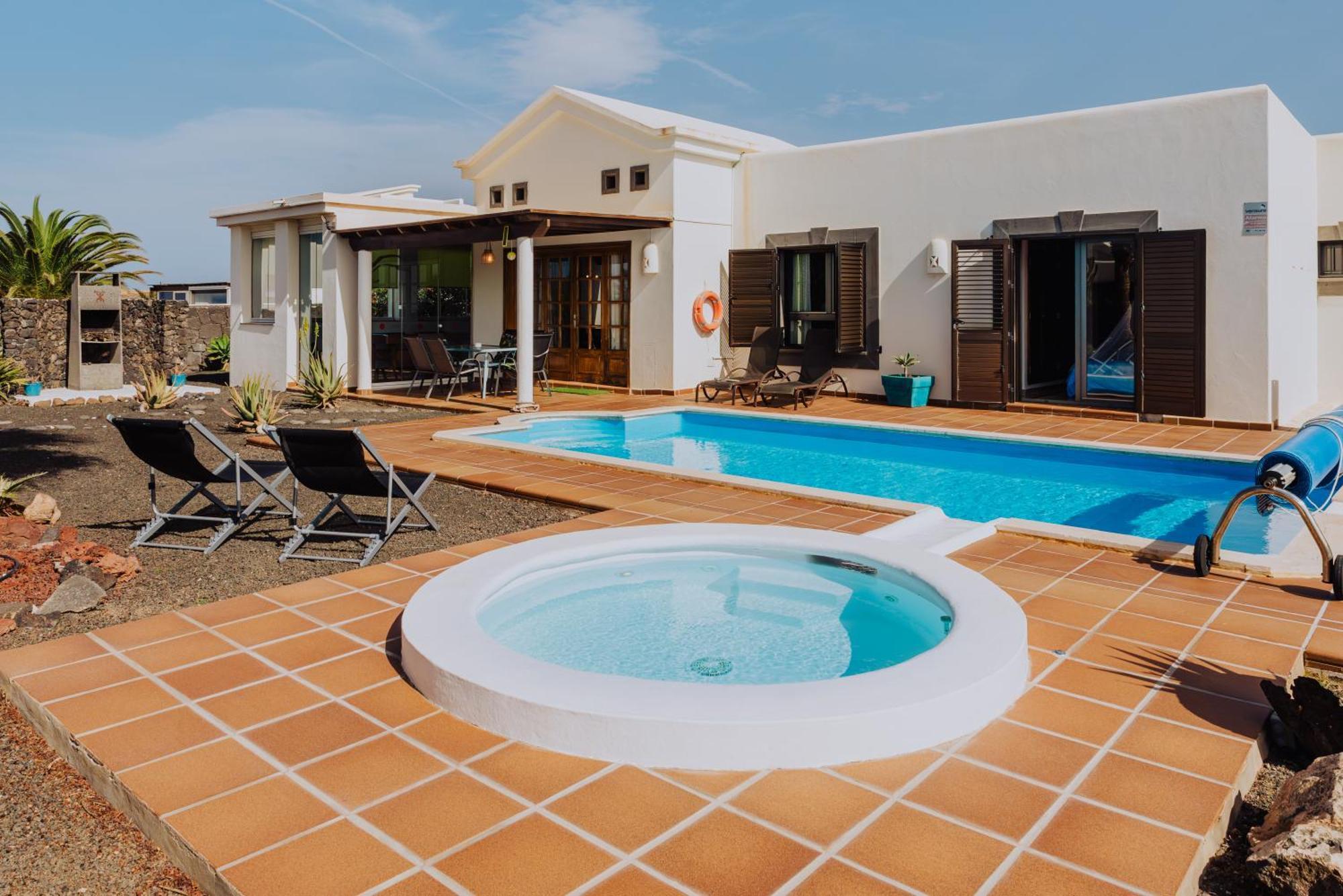 Marina Deluxe&spa Pool Playa Blanca (Lanzarote)